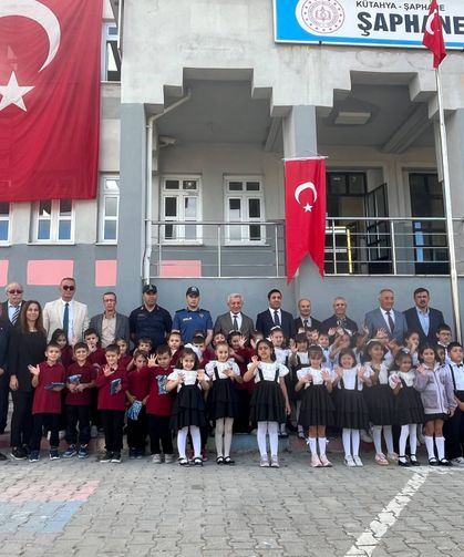 Şaphane'de İlköğretim Haftası gösteri ve şiirlerle kutlandı