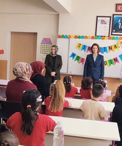 Altıntaş İlçe Milli Eğitim Müdürü Tuba Sinan, öğrenci ve veliler ile buluştu