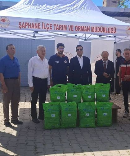 Şaphane'de çiftçilere hibe destekli bordo bulamacı dağıtımı gerçekleştirildi