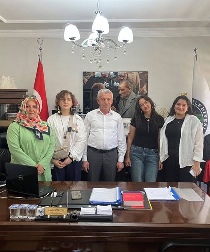 Şaphane'de başarılı öğrencilere altın hediyesi