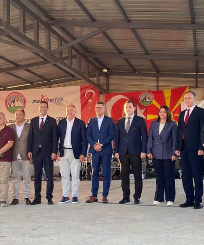 Makedonya'da Yörük Festivali coşkusu: Tavşanlı Belediye Başkanı Derin'e plaket takdim edildi