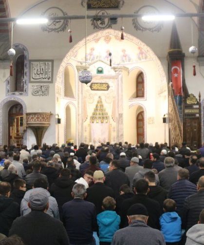 Kütahya’da Aileler ve Öğrenciler Sabah Namazında Ulu Camii’nde Buluştu