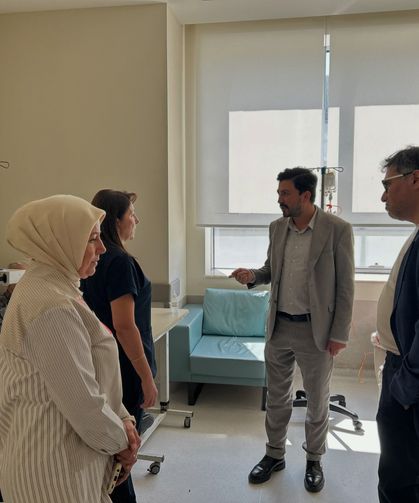 Kütahya Şehir Hastanesi yönetimi kemoterapi hastalarıyla buluştu