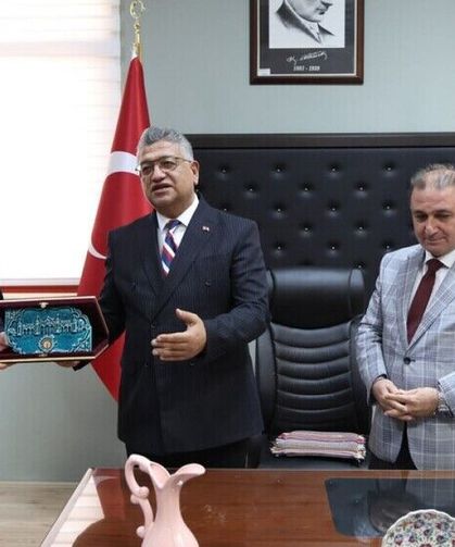 DPÜ Güzel Sanatlar Fakültesi’nde yeni dekan Ayhan Kahraman oldu