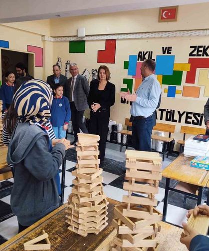 Kütahya'da Çayırbaşı Şehit Yaşar Çakır Ortaokulunda bilim ve tarım etkinliği
