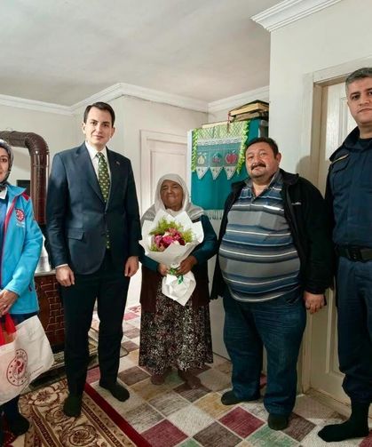 Kaymakam Erkan Atam’dan Dünya Yaşlılar Günü’nde anlamlı ziyaret