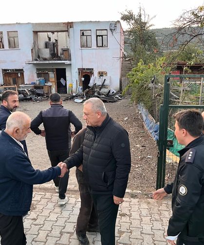 Domaniç'te Başkan Uysal'dan, yangın mağduru aileye ziyaret