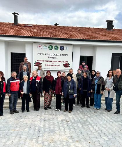 Eskişehir’den Kütahya’ya tarım ziyareti: Kadın çiftçiler ahududu bahçelerini inceledi