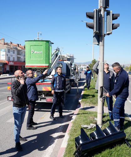 Tavşanlı'da yoğun trafik bölgesinde sinyalizasyon sistemi yenileniyor
