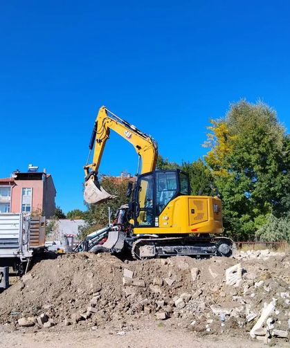 Dumlupınar’da doğal gaz için tarihi adım! İş makineleri ilçeye geldi, gözler kazı çalışmalarına çevrildi