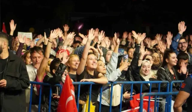 Bilecik’te 10 bin kişi Haluk Levent konserinde buluştu