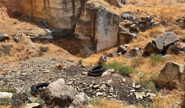 2000 yıllık Herkül kabartması sahipsizlikten yok oluyor