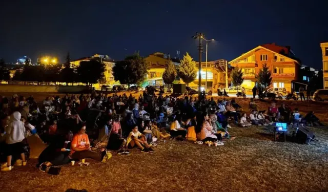 Yıldızlar Altında Sinema Keyfi: Tavşanlı’da Açık Hava Etkisi!