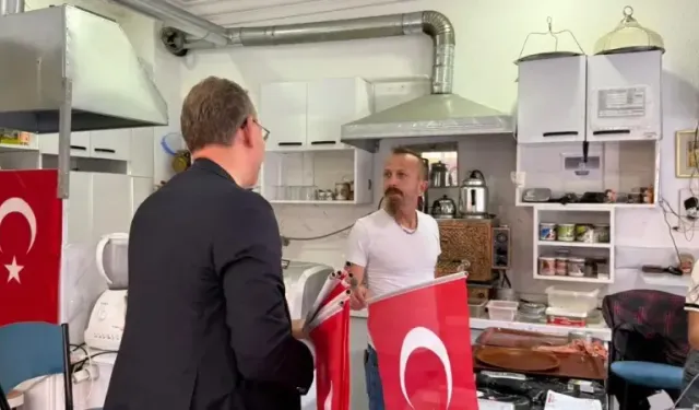 Kütahya’da Esnafın Camında Bayrak, Kalbinde Vatan!