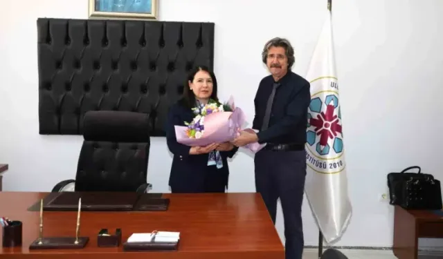 Eğitim bilimleri enstitüsünde bayrak değişimi
