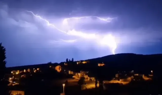 Tavşanlı ve Hisarcık’ta gökyüzü alev alev