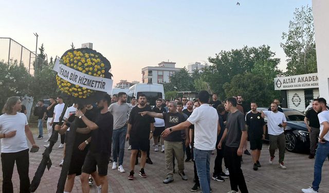 Altay taraftarı tesislere siyah çelenk bıraktı