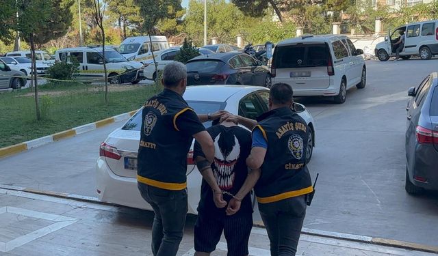Birlikte yaşadığı Afgan uyruklu Haniye'ye eşarbıyla boğdu