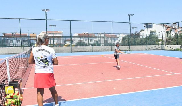 Kuşadası Belediyesi genç sporcuları yetiştirmeye devam ediyor