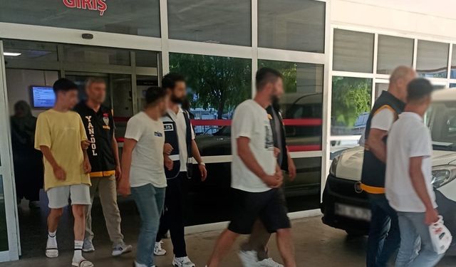 Manisa'da 'FETÖ' yalanıyla 70 yaşındaki kişiyi 1.2 milyon TL dolandıran 5 kişi tutuklandı