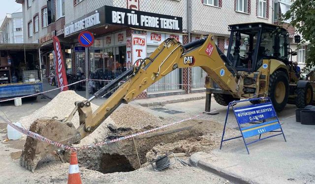 Altyapı çalışmasında göçük felaketle bitti: 2 yaralı
