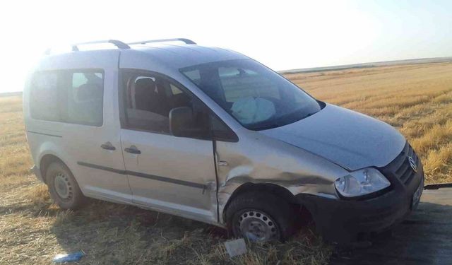 Kontrolden çıkan araç araziye daldı: 3 yaralı