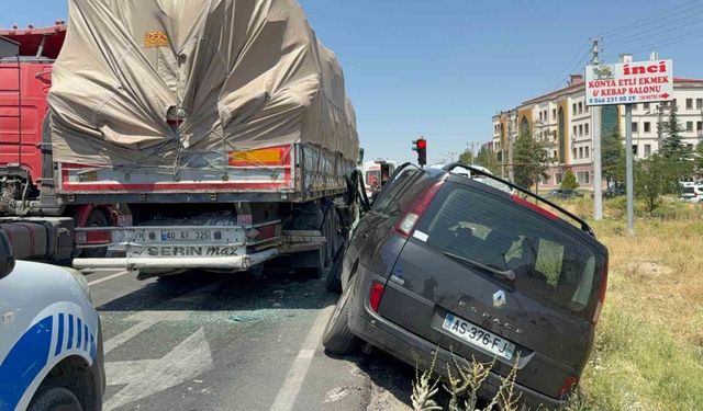 Tıra Çarpan Otomobilde Sürücü Yaralandı