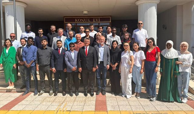 DPÜ Rektörü Kızıltoprak, uluslararası öğrencilerle bir araya geldi