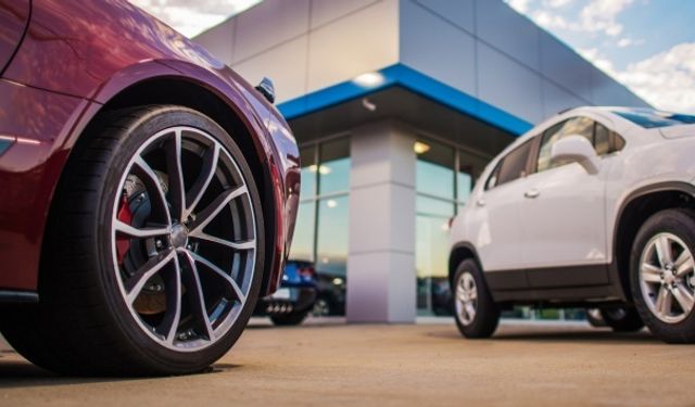 Araç piyasasında dalgalanma: Fiyatı düşen otomobiller belli oldu