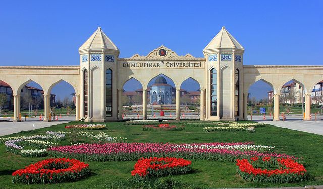 Dumlupınar Üniversitesi 2025-YKS Tercih Döneminde Öğrencileri Bekliyor