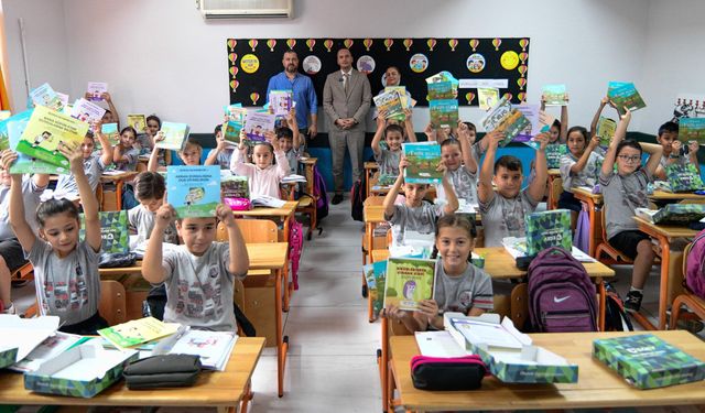 Bornova Belediyesi’nden Öğrencilere Kırtasiye Müjdesi
