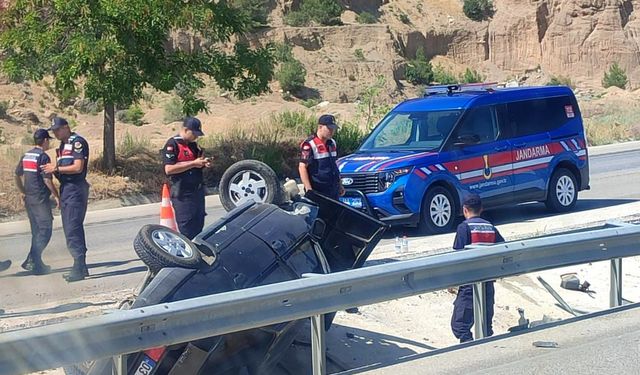 Kontrolden Çıkan Araç Refüje Düştü: 4 Yaralı