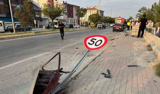 Direksiyon Hakimiyetini Kaybetti, 3 Kişi Hastanelik Oldu