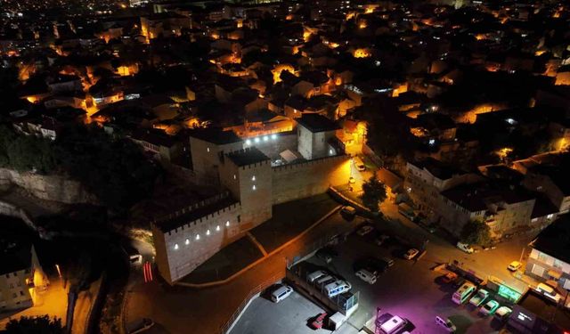 Müzeler Gece Ziyaretçilerine Kapılarını Açtı