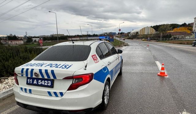 Trafik kazasında yaralanan 2 kişi hastaneye kaldırıldı