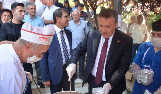 Zafer Bayramı’nda aşure bereketi: 1500 kişiye dağıtıldı