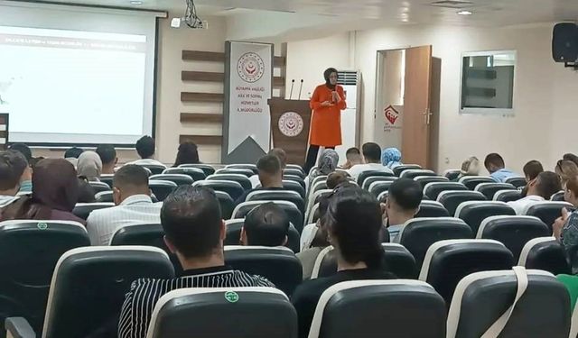 Kütahya'da evlilik kredisinden yararlanacak gençlere eğitim verildi