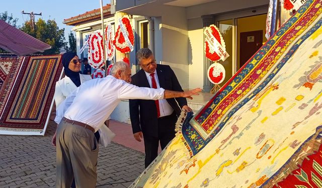 Simav Halı ve Kilimleri Panayırda Göz Kamaştırdı! Rektör Kızıltoprak’tan Panayırda Kültür Vurgusu