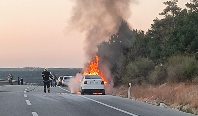 Kütahya'da Seyir Halindeki Otomobil Bir Anda Alev Aldı