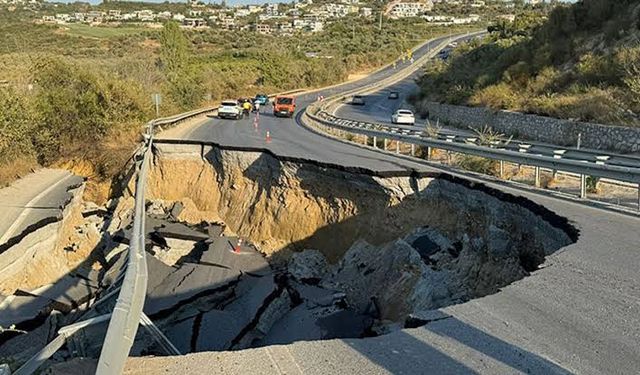 Kuşadası Yolunda Çökme! Trafik Kapatıldı