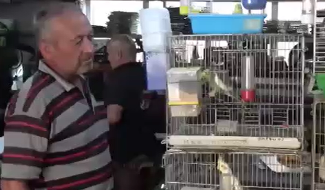 Tavşanlı'daki dükkanda 40 yıldır kuş sesleri eşliğinde üretim yapılıyor