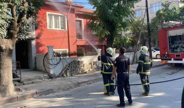Kütahya'daki ev alev alev yandı
