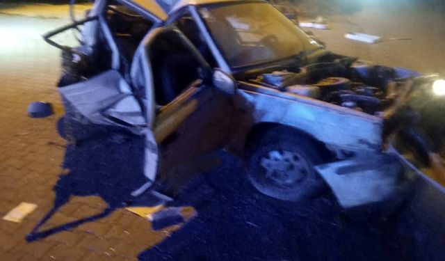 Tır ve otomobil çarpışması aileyi yok etti