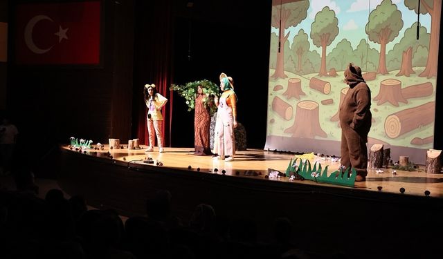 Kütahya’da Çocuklar Tiyatro Keyfi Yaşadı