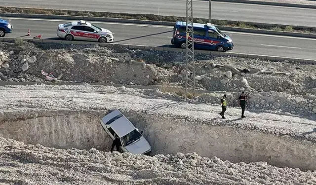 Kütahya’da film gibi kovalamaca: Araç hafriyat çukuruna uçtu