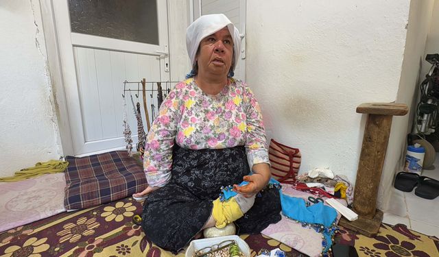 88 yaşında, 30 yıldır engelli kızına bakıyor