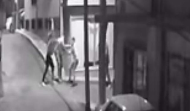 İzmir’de dehşet anları: Bıçaklı kavga kamerada