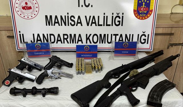 Operasyon yapılan ev adeta cephanelik çıktı