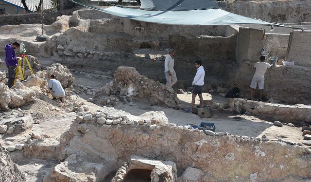 Ulucak kazılarında 5 heykelcik gün yüzüne çıktı