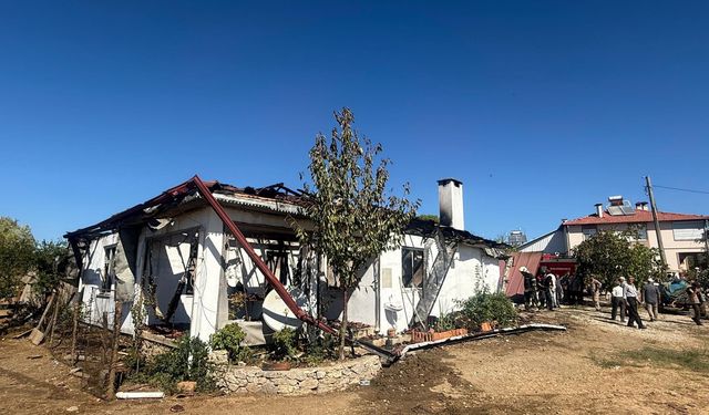 Yangın Faciası: Ev ve Ahır Kül Oldu, 3 İnek Telef